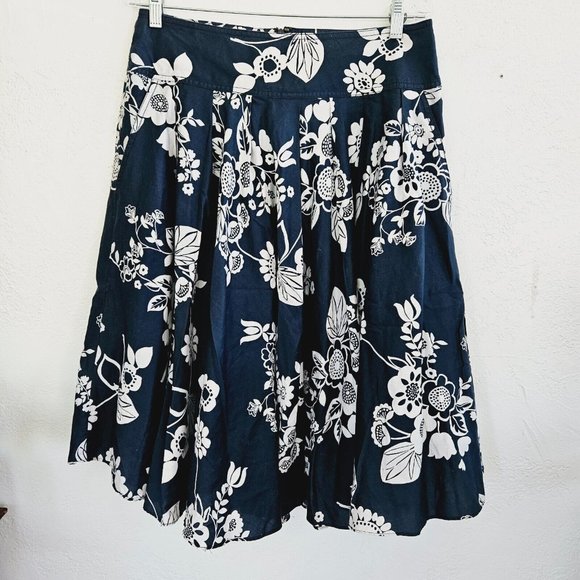 Josephine Chaus Woman Navy Floral Full Pleat Skirt Flowy 8 Knee Pockets Cotton - Picture 6 of 7